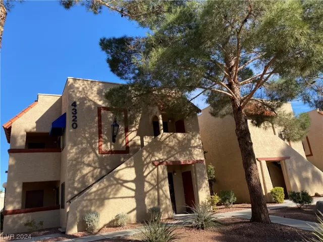 MLS: 2560921 Condo For Sale