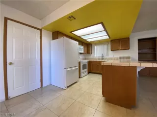 Photo #4: 2560921 Listing 