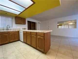 Photo #6: 2560921 Listing 