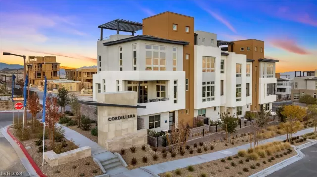 MLS: 2560939 Condo For Sale