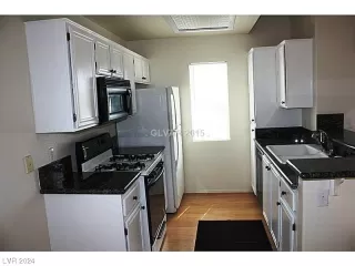 Photo #3: 2560968 Listing