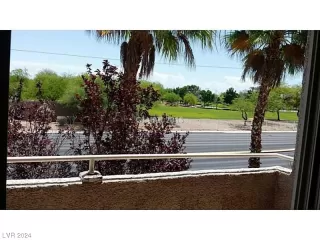 Photo #4: 2560968 Listing