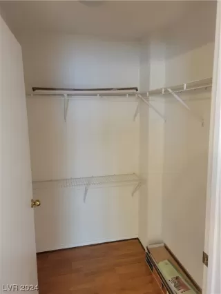 Photo #5: 2560968 Listing