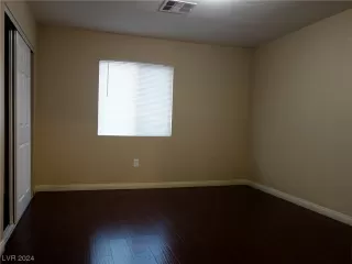 Photo #5: 2560977 Listing