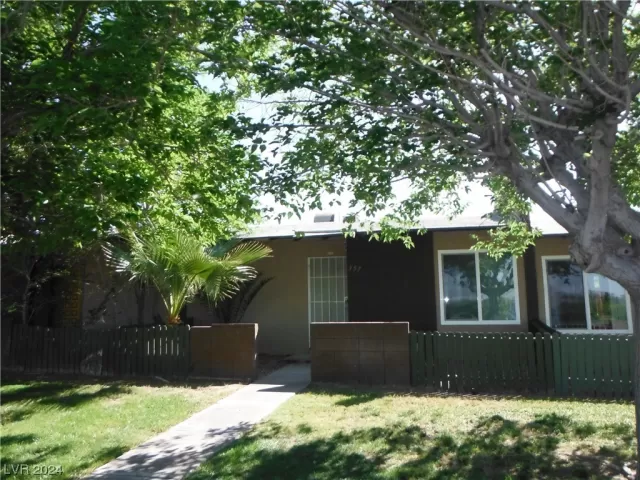 MLS: 2560982 Condo For Sale