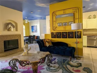 Photo #4: 2560984 Listing