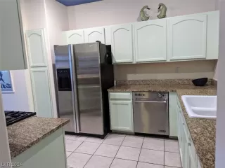 Photo #5: 2560984 Listing