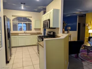 Photo #6: 2560984 Listing