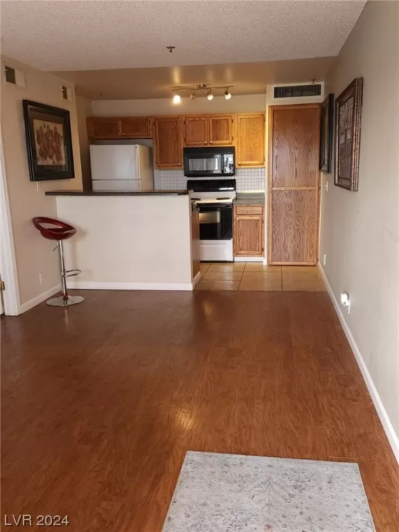 MLS: 2560996 Condo For Sale