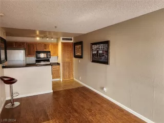 Photo #1: 2560996 Listing 