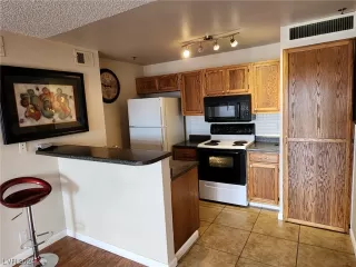 Photo #4: 2560996 Listing 