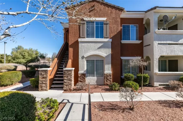 MLS: 2560998 Condo For Sale