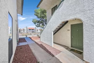 Photo #1: 2561002 Listing 