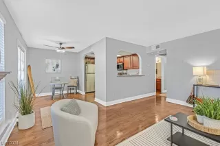 Photo #4: 2561002 Listing 