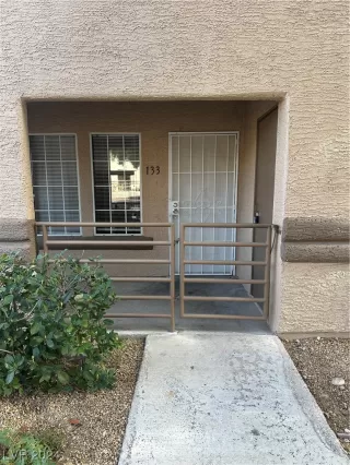 Photo #2: 2561005 Listing 