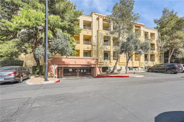 MLS: 2561013 Condo For Sale