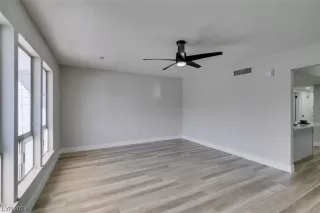 Photo #5: 2561018 Listing