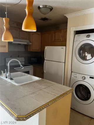 Photo #3: 2561053 Listing 