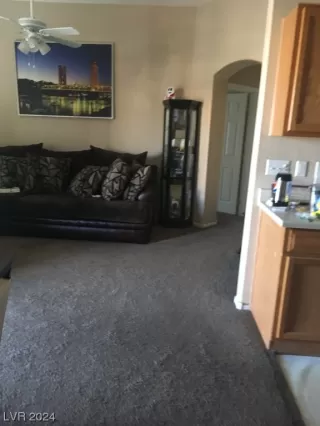 Photo #5: 2561072 Listing