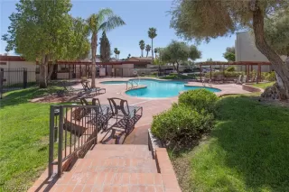 Photo #5: 2561145 Listing