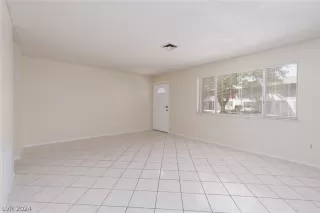 Photo #3: 2561187 Listing