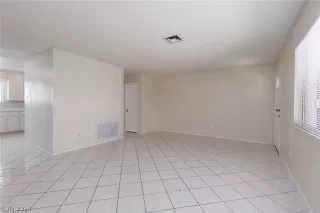 Photo #4: 2561187 Listing