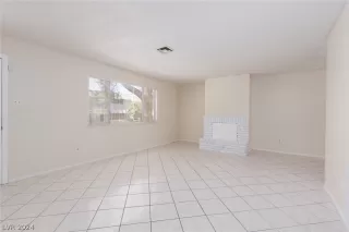 Photo #5: 2561187 Listing