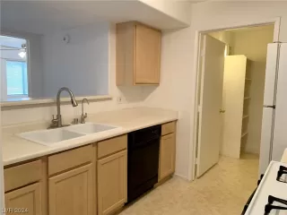 Photo #6: 2561312 Listing 