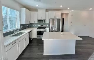 Photo #2: 2561350 Listing 