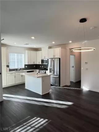 Photo #5: 2561350 Listing 