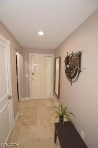 Photo #5: 2561362 Listing