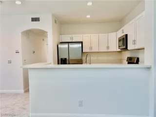 Photo #4: 2561384 Listing