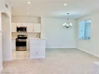 Photo #5: 2561384 Listing