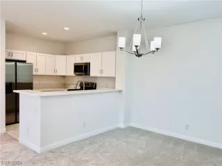 Photo #6: 2561384 Listing