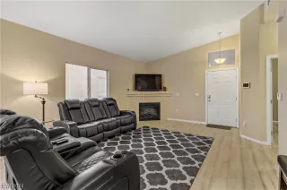 Photo #5: 2561395 Listing