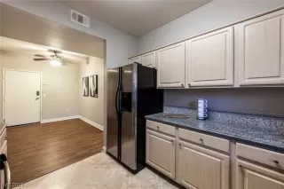 Photo #5: 2561479 Listing