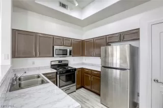 Photo #5: 2561518 Listing