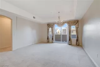 Photo #2: 2561530 Listing