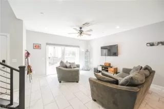 Photo #2: 2561573 Listing