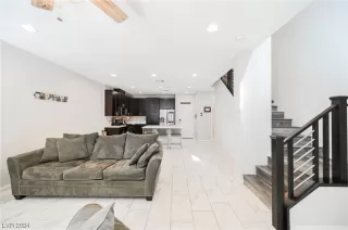 Photo #5: 2561573 Listing