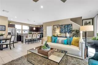 Photo #4: 2561611 Listing