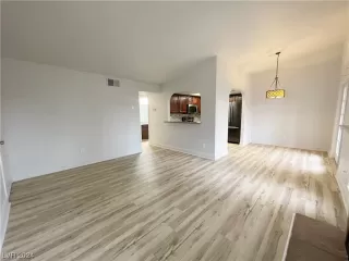 Photo #3: 2561691 Listing 