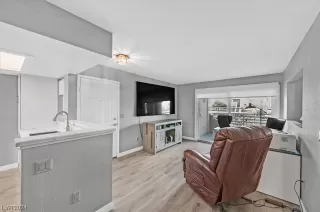 Photo #2: 2561776 Listing