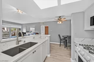 Photo #4: 2561776 Listing