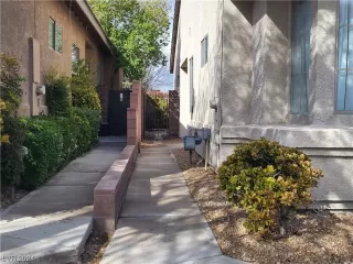 Photo #1: 2561857 Listing