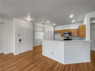 Photo #2: 2561879 Listing 