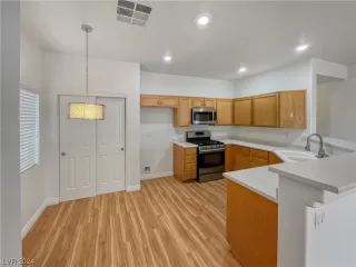 Photo #3: 2561879 Listing 