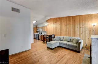 Photo #4: 2561885 Listing