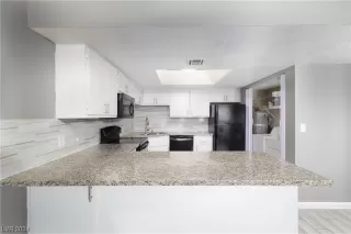 Photo #5: 2561892 Listing