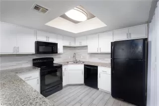 Photo #6: 2561892 Listing